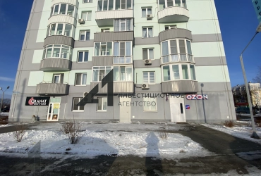 Помещение с арендатором на въезде в ЖК